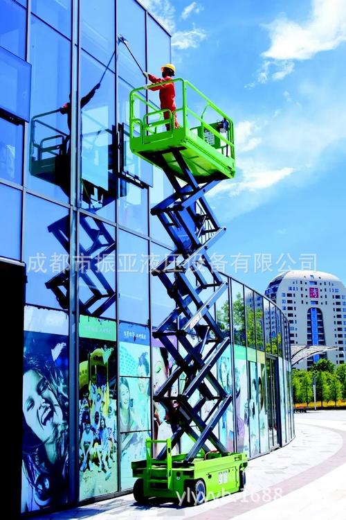 移动剪叉式升降机 高效灵活的空中作业平台